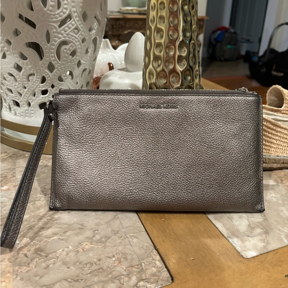 Michael Kors Silver wristlet - Picture 3 of 9